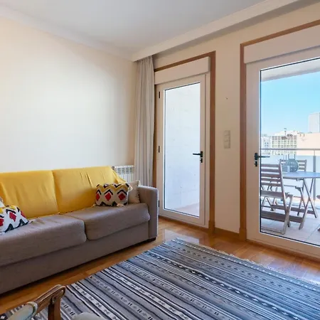 Homely Fresh - Terrace & Garage Apartment